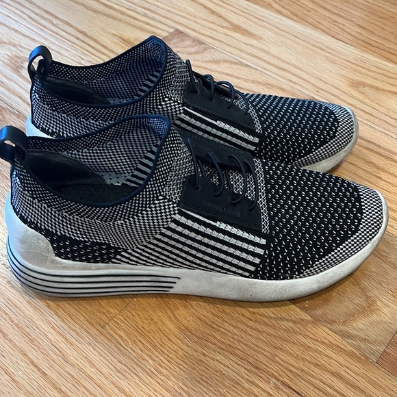 Kendall & Kylie Black and White Brandy Sneakers - Picture 4 of 5